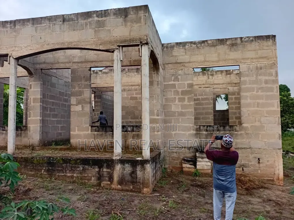3bdrm House in Goba for sale