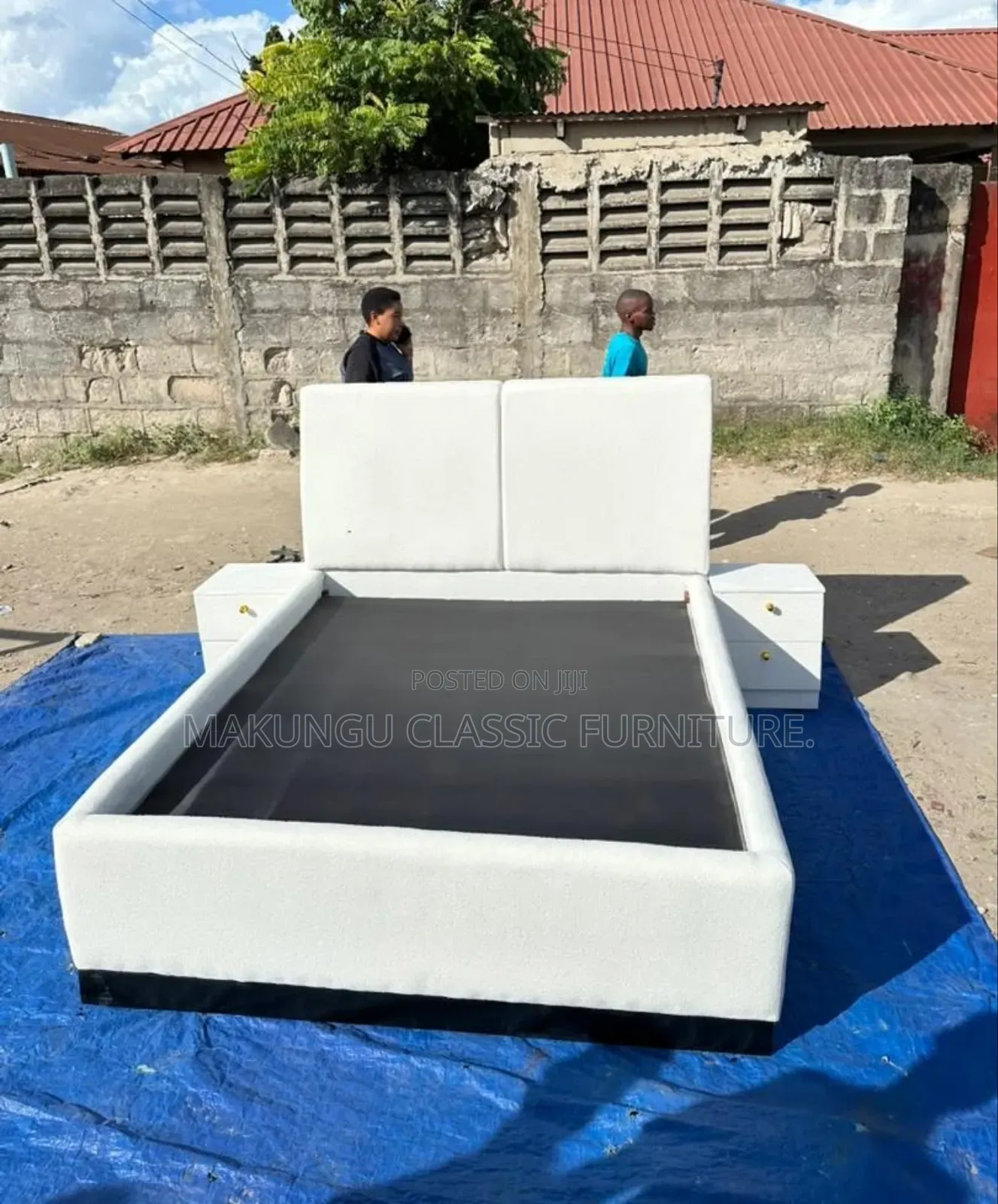 Simple Bedsofa Size 5/6 and Unique With Bedsides