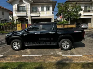 Toyota Hilux 2017 Matt Black