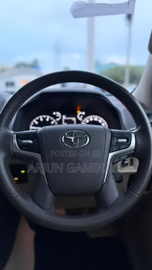 Toyota Land Cruiser 2019 White