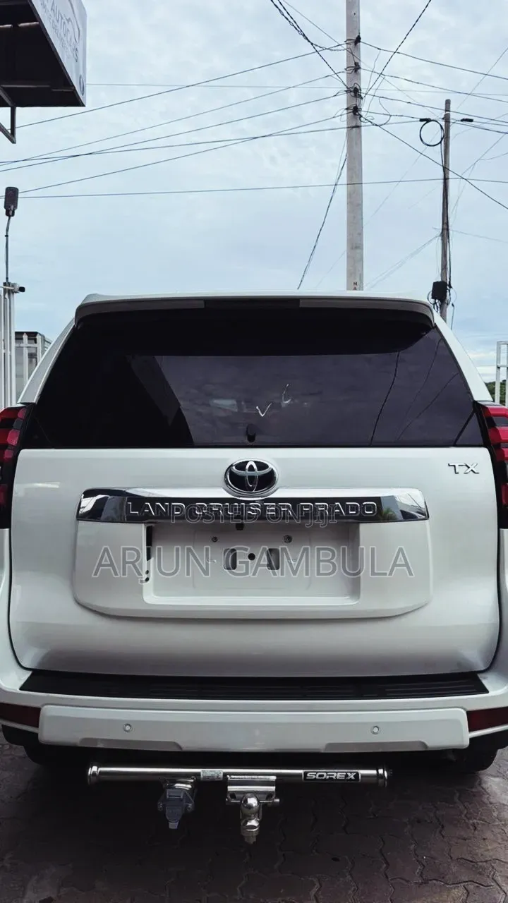 Toyota Land Cruiser 2019 White