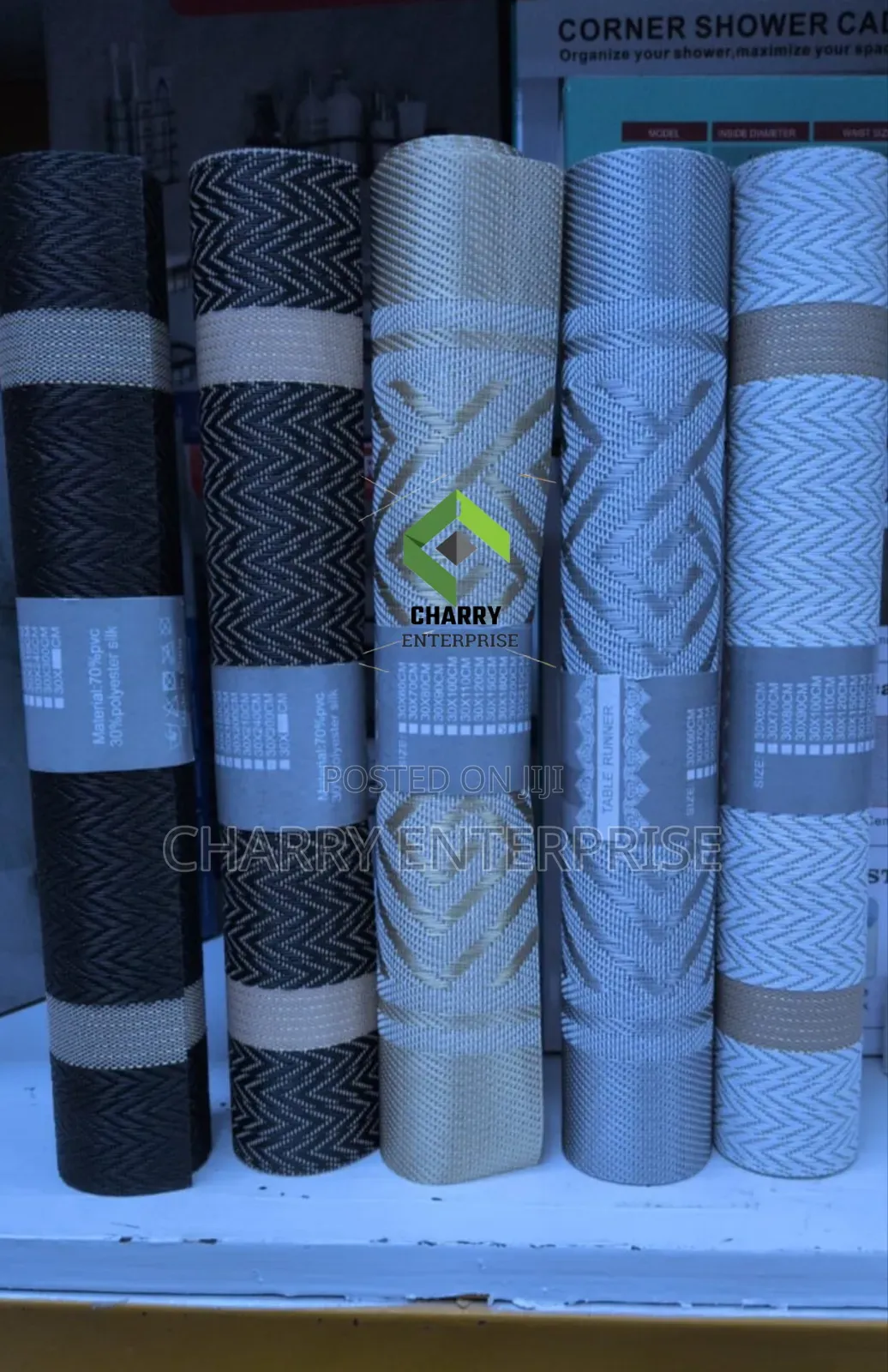 Classic Set Of 1 Table Runner And 6 Pc Of Table Mats