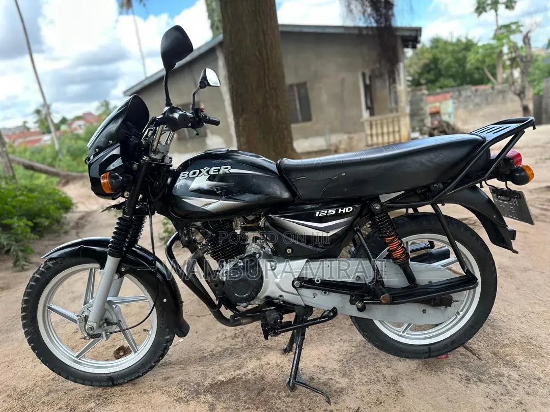 Bajaj Boxer 125 2025 Beige