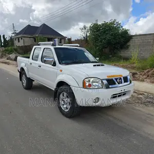 Nissan Hardbody 2019 White
