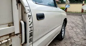 Toyota Hilux 2001 White