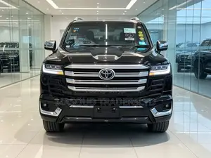 Toyota Land Cruiser LC300 2023 Black