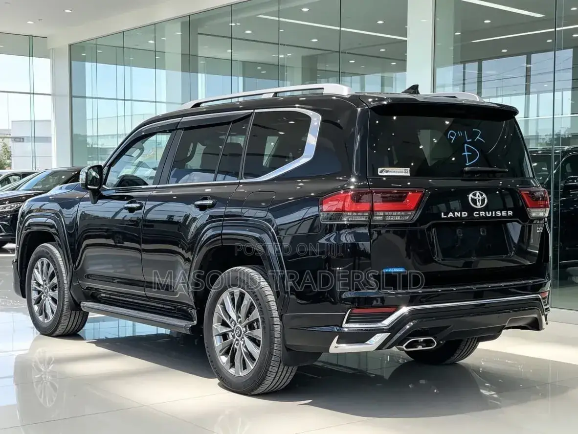 Toyota Land Cruiser LC300 2023 Black