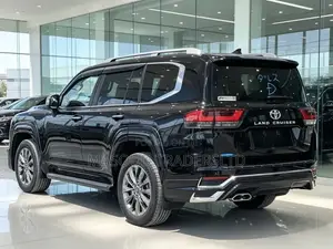 Toyota Land Cruiser LC300 2023 Black