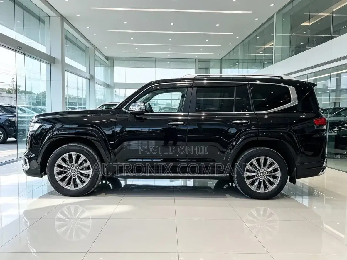 Toyota Land Cruiser LC300 2023 Black