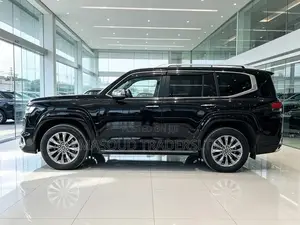 Toyota Land Cruiser LC300 2023 Black
