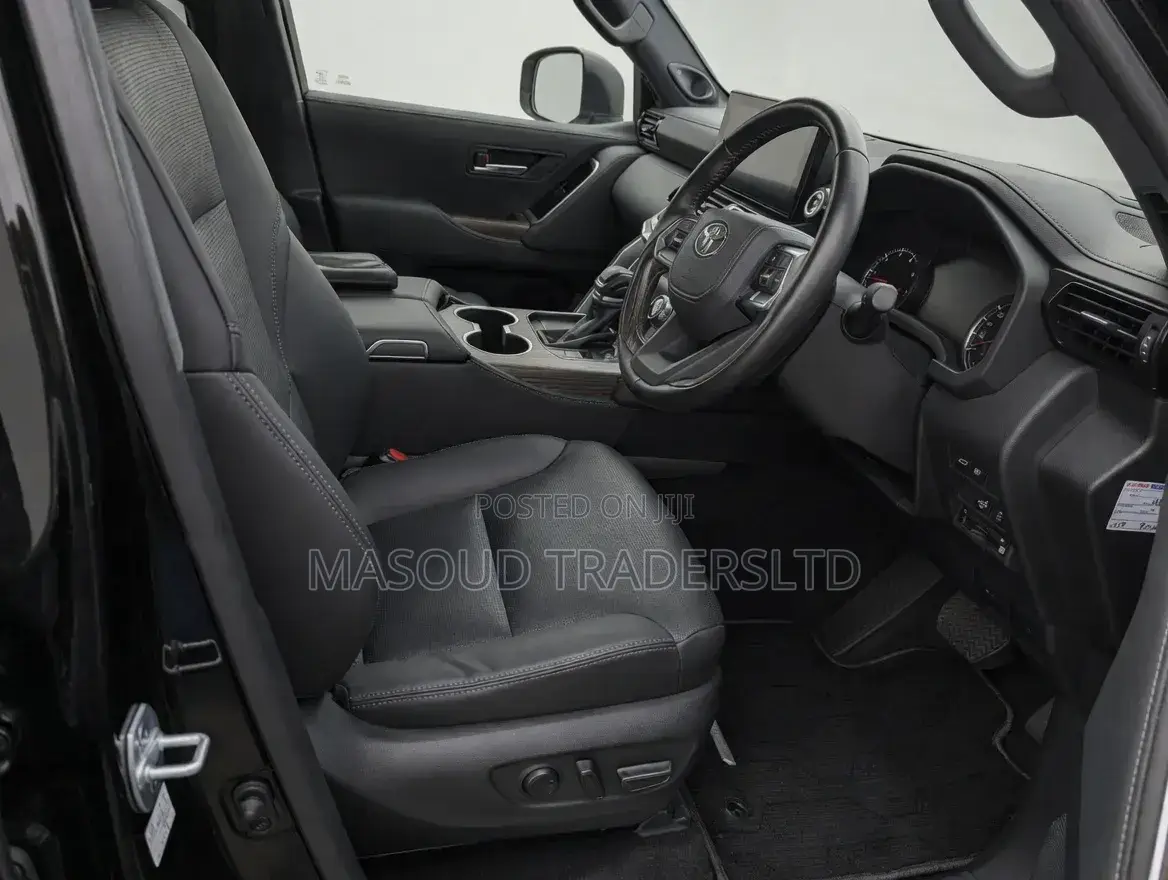 Toyota Land Cruiser LC300 2023 Black