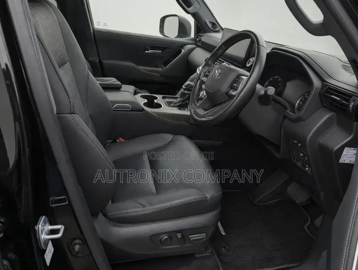Toyota Land Cruiser LC300 2023 Black