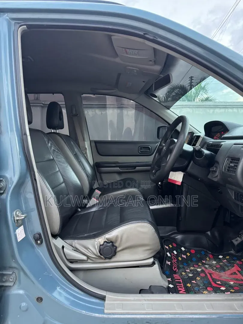 Nissan X-Trail 2005 Gray