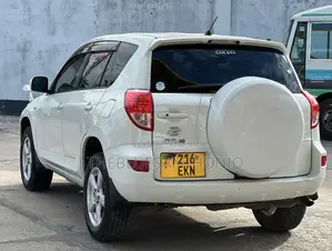 Toyota RAV4 2009 White
