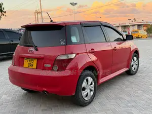 Toyota IST 2005 Red
