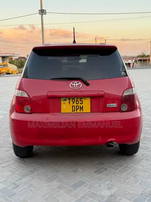 Toyota IST 2005 Red