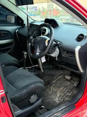 Toyota IST 2005 Red
