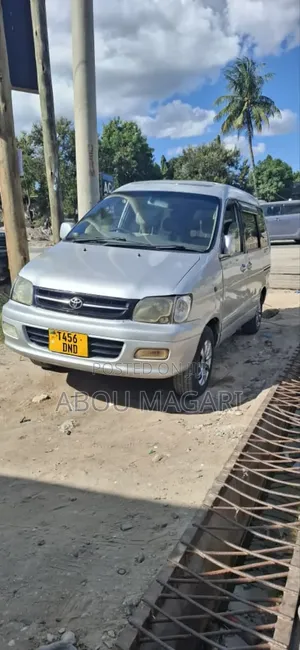 Toyota Noah 2.0 AWD (8 Seater) 2002 Silver