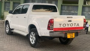 Toyota Hilux 2011 Pearl
