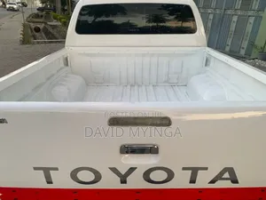 Toyota Hilux 2011 Pearl