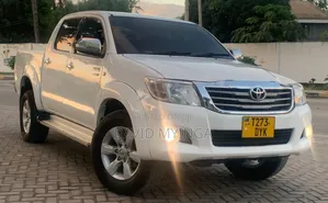 Toyota Hilux 2011 Pearl