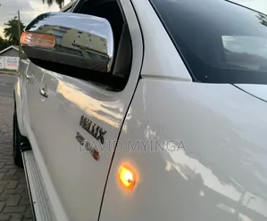 Toyota Hilux 2011 Pearl