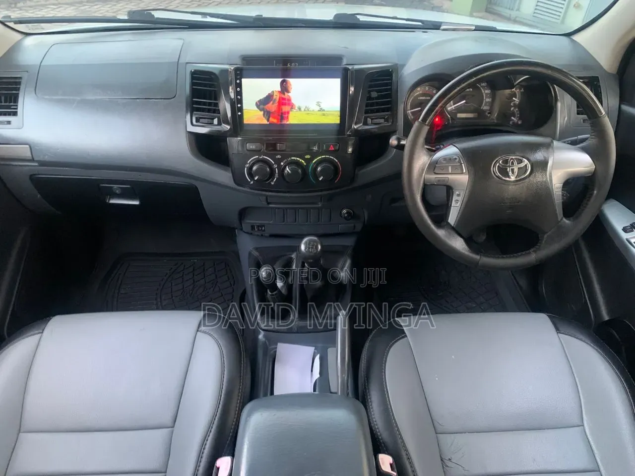 Toyota Hilux 2011 Pearl