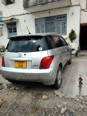 Toyota IST 2003 Silver