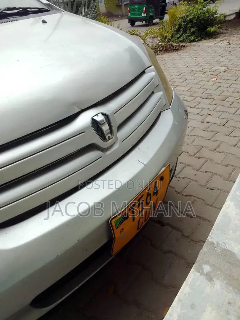Toyota IST 2003 Silver