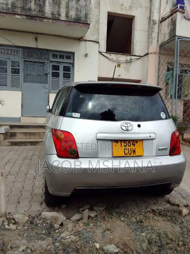 Toyota IST 2003 Silver