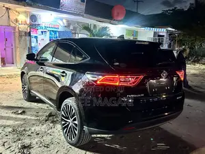Toyota Harrier 2.0 2015 Black