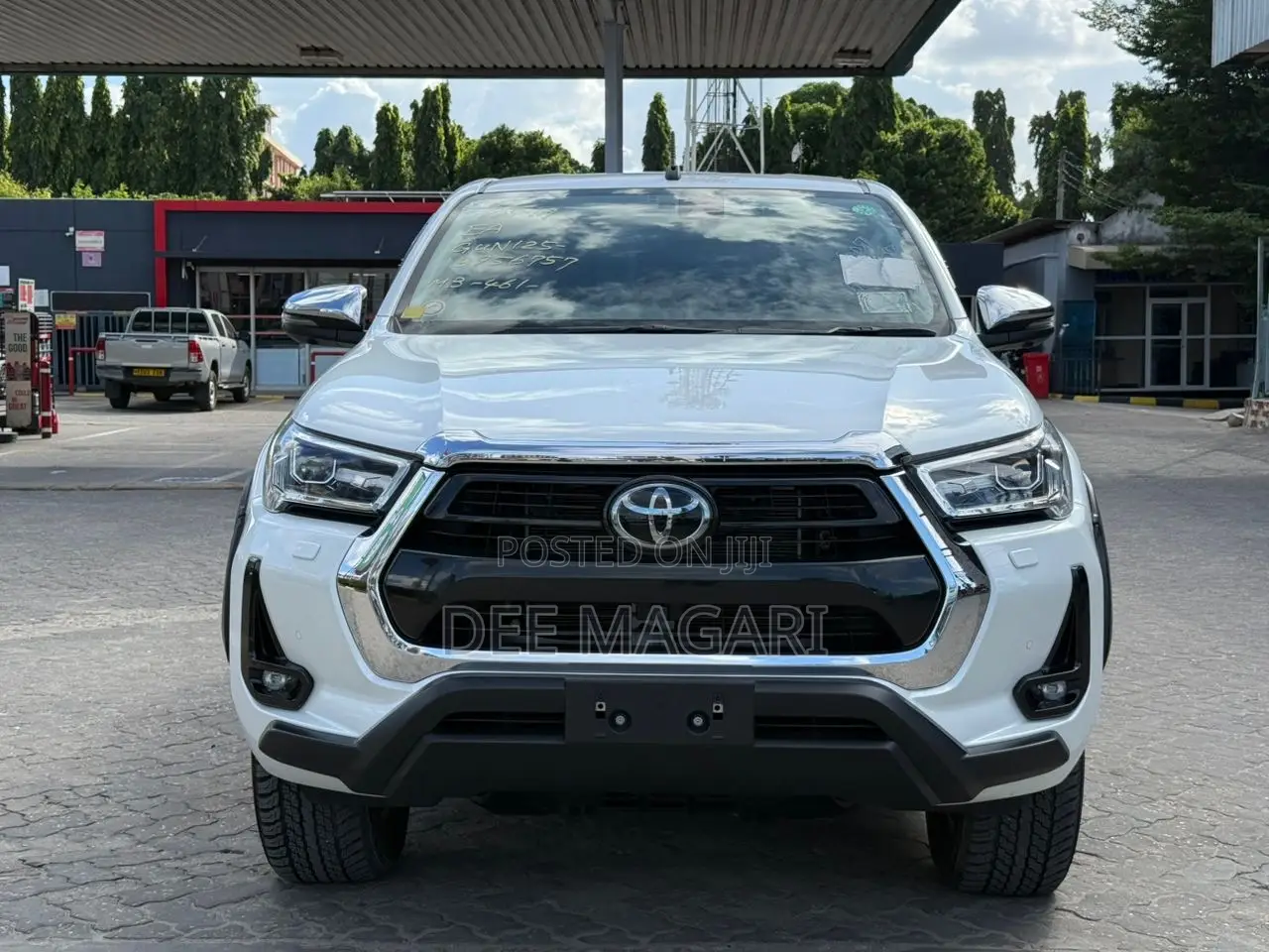 Toyota Hilux 2024 White