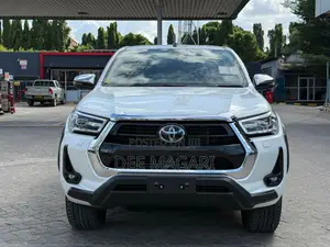 Toyota Hilux 2024 White