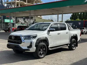 Toyota Hilux 2024 White