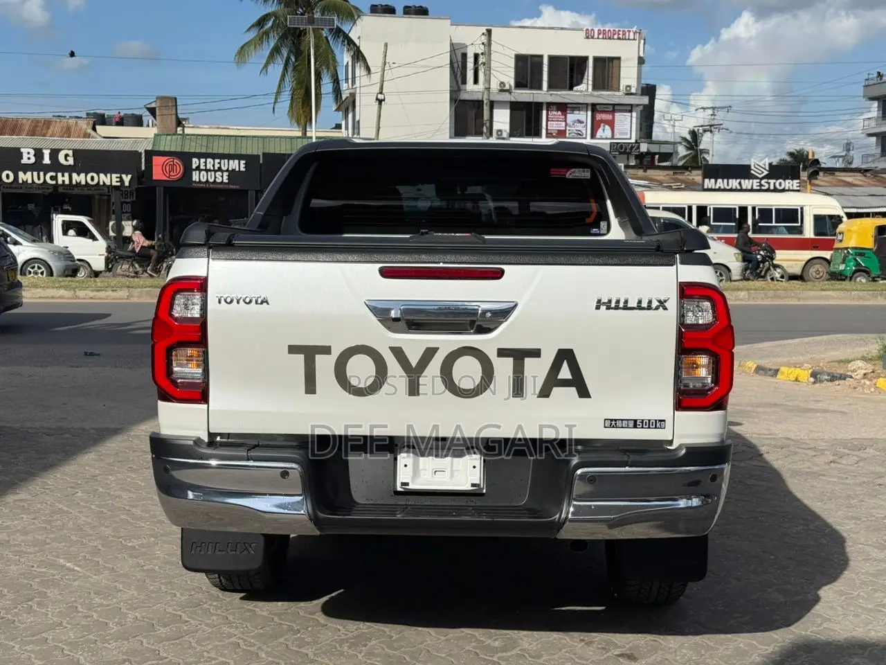 Toyota Hilux 2024 White