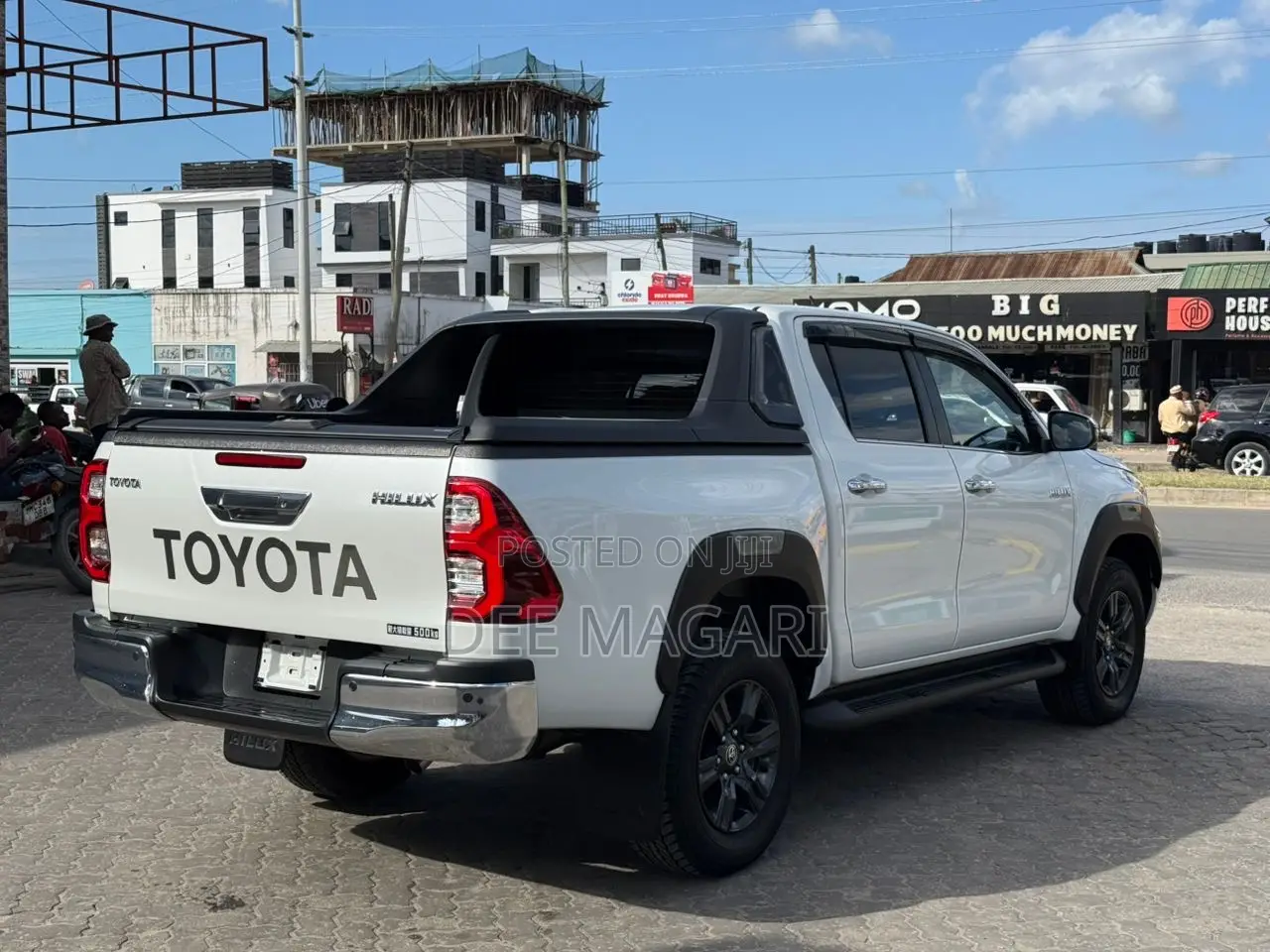 Toyota Hilux 2024 White