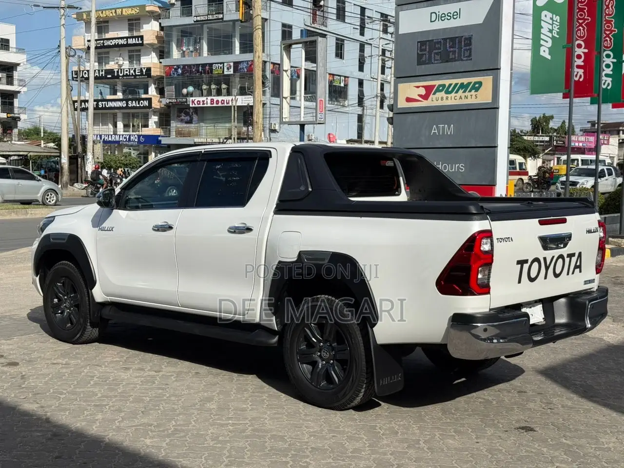 Toyota Hilux 2024 White