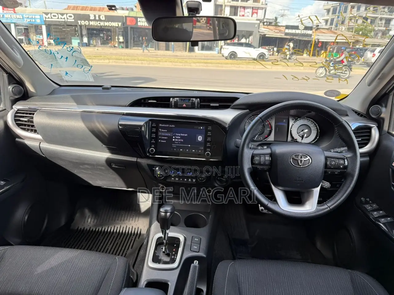 Toyota Hilux 2024 White