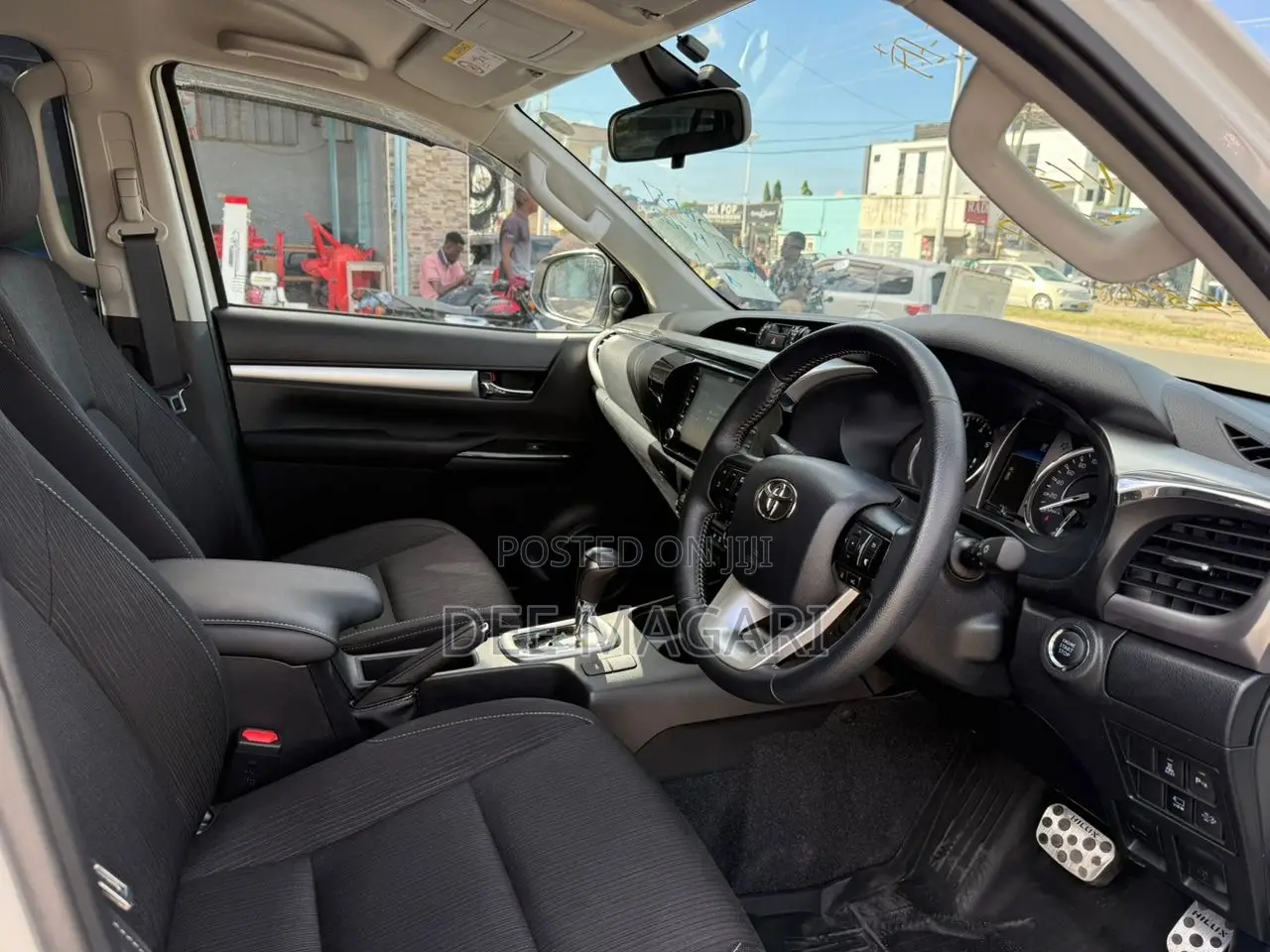 Toyota Hilux 2024 White