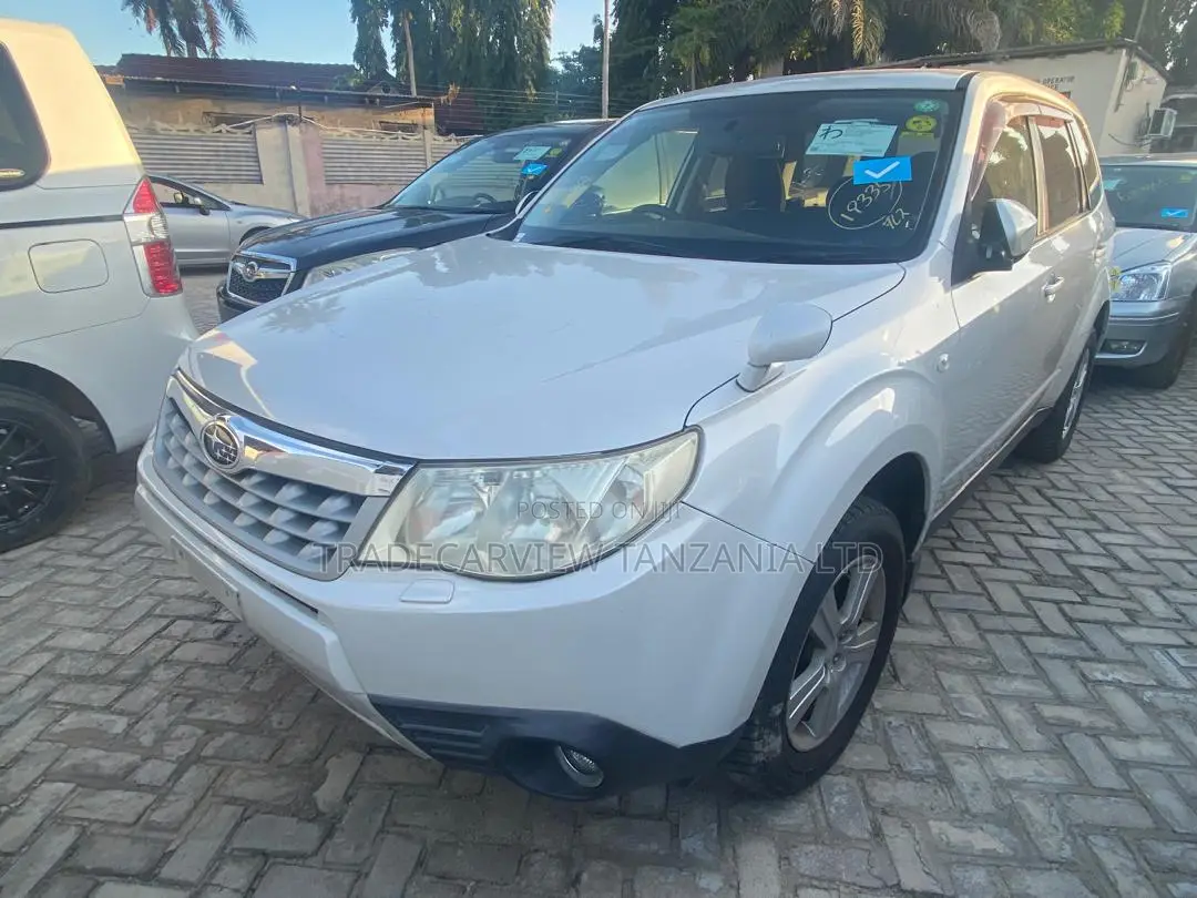 Subaru Forester 2011 Pearl
