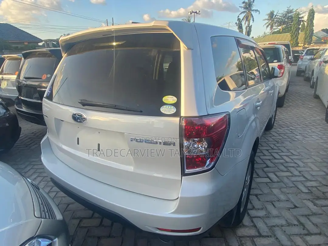 Subaru Forester 2011 Pearl