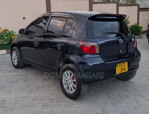 Toyota Vitz 2004 Blue