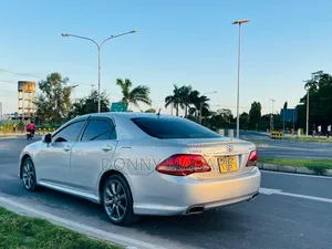 Toyota Crown 2010 Silver