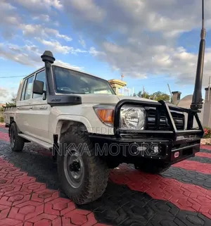 Toyota Land Cruiser 2017 White