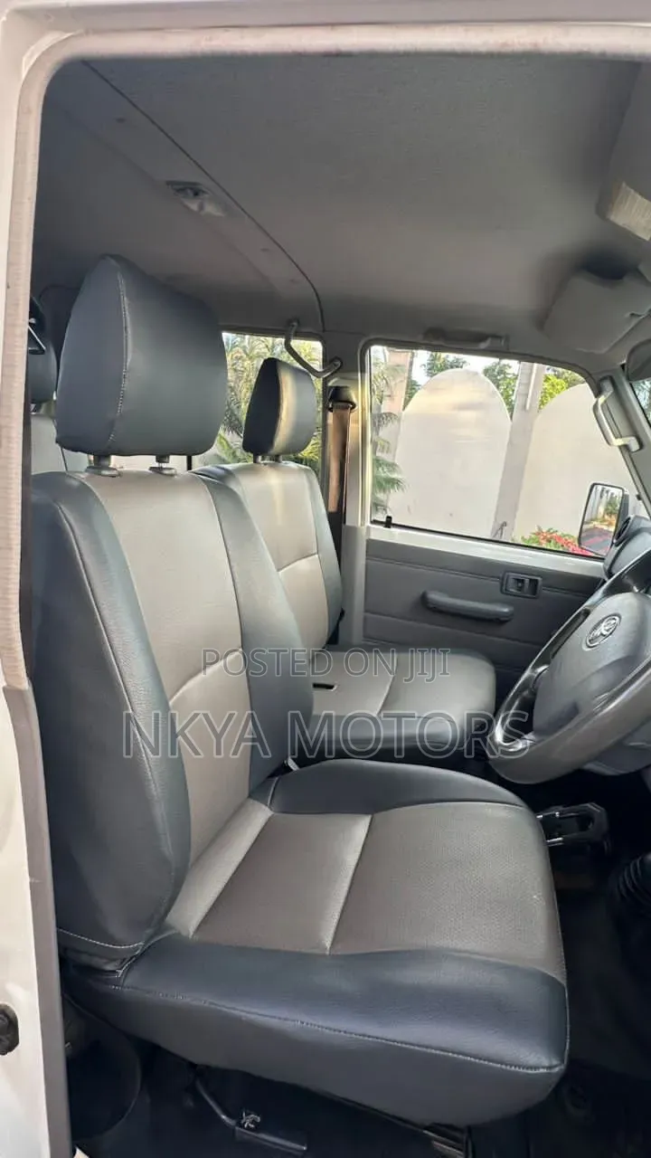 Toyota Land Cruiser 2017 White