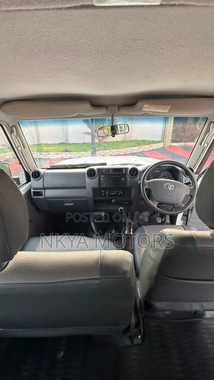 Toyota Land Cruiser 2017 White
