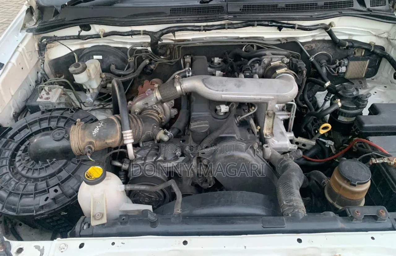 Toyota Hilux 2011 White
