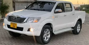 Toyota Hilux 2011 White