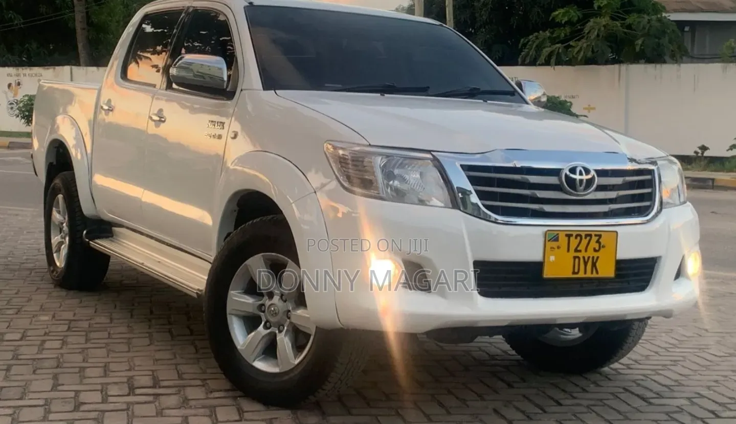 Toyota Hilux 2011 White