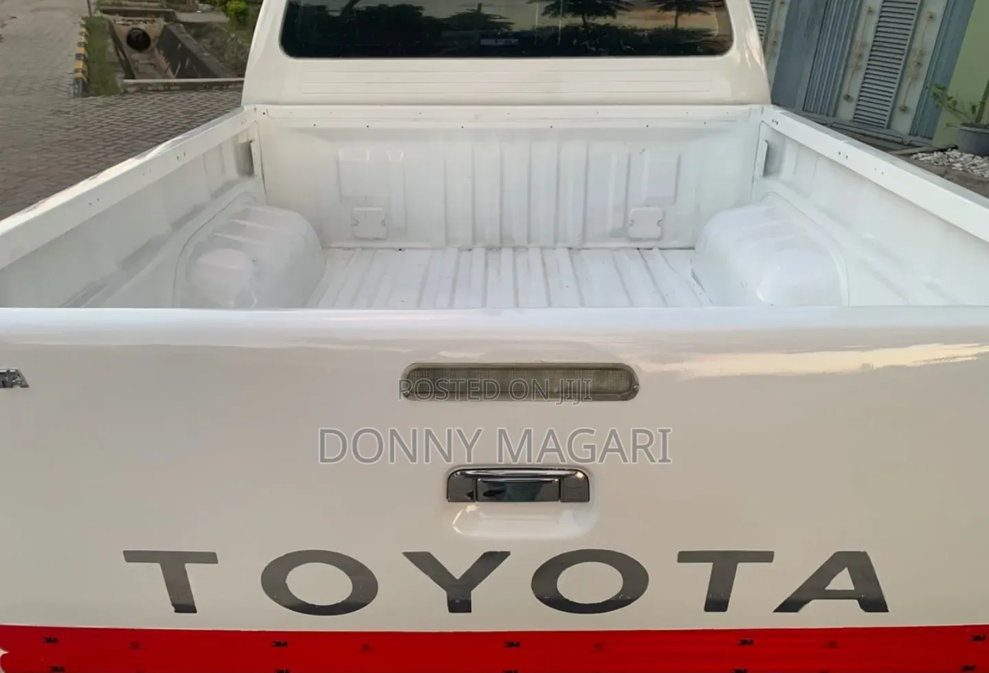 Toyota Hilux 2011 White